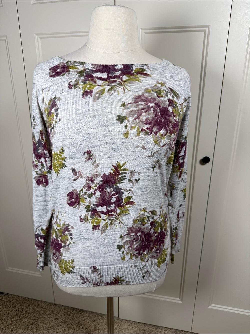 Light Gray Floral Long-Sleeve Women's Top - Purple & Green Print